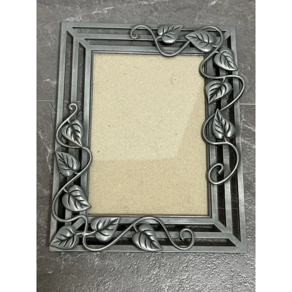 Connoisseur Silver-tone Pewter Picture Frame with Climbing Vine 3.5x5
